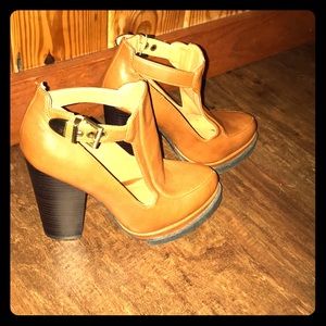 Carmel Oxford Quipid Chunky Heel